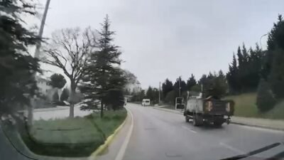 Ardacan UZUN/İZMİT, (Kocaeli), (DHA)- KOCAELİ’nin İzmit ilçesinde rampada geri kayan