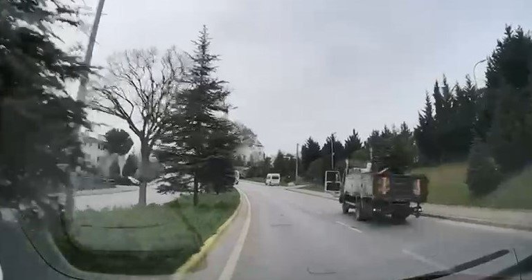 Ardacan UZUN/İZMİT, (Kocaeli), (DHA)- KOCAELİ’nin İzmit ilçesinde rampada geri kayan