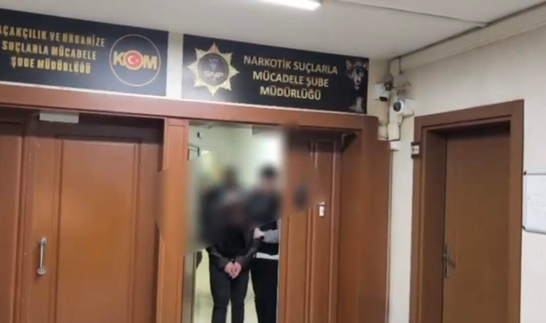 Sakarya’da uyuşturucu operasyonu: 2 tutuklama Serhat YILMAZ/ADAPAZARI (Sakarya), (DHA)- SAKARYA’da polisin düzenlediği operasyonda 3 kilo