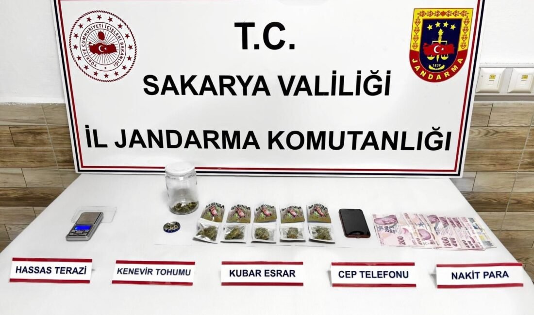 Sakarya’da uyuşturucu operasyonu: 3 tutuklama Serhat YILMAZ/ADAPAZARI, (Sakarya), (DHA)- SAKARYA’da jandarma tarafından düzenlenen uyuşturucu operasyonunda