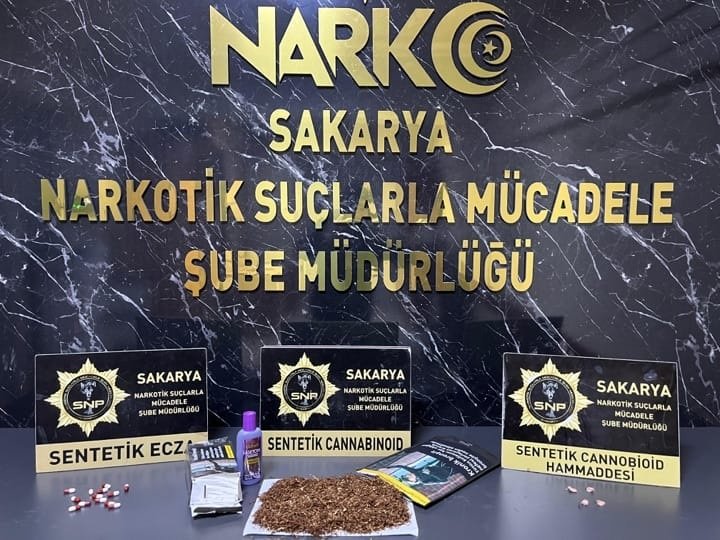 Sakarya’da uyuşturucu operasyonu: 3 tutuklama Serhat YILMAZ/ADAPAZARI(Sakarya), (DHA) SAKARYA’da polis ekipleri tarafından iki ilçede düzenlenen