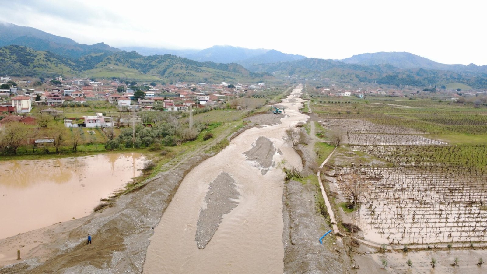 Emre SAÇLI/SALİHLİ (Manisa), (DHA)-MANİSA'nın Salihli ilçesinde 2 gündür etkili olan