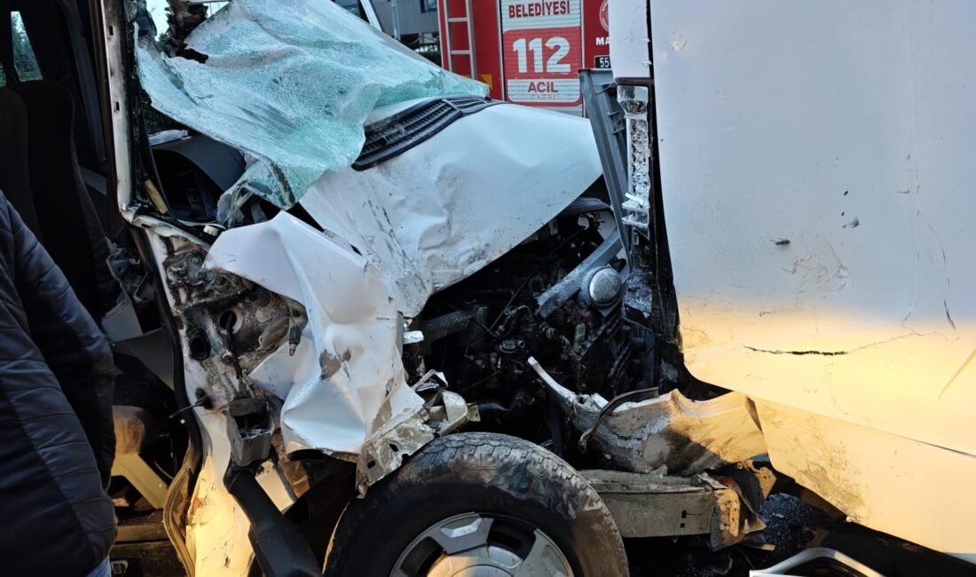 Emre ÖNCEL/ SAMSUN, (DHA)- SAMSUN’un İlkadım ilçesinde 3 aracın karıştığı