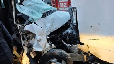 Emre ÖNCEL/ SAMSUN, (DHA)- SAMSUN’un İlkadım ilçesinde 3 aracın karıştığı