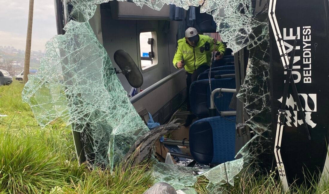 Samsun’da otobüs yan yattı: 9’u öğrenci, 11 yaralı (2) YARALILARIN KİMLİKLERİ BELLİ OLDU Samsun’da devrilen otobüsün İstanbul’daki FIRST Robotics