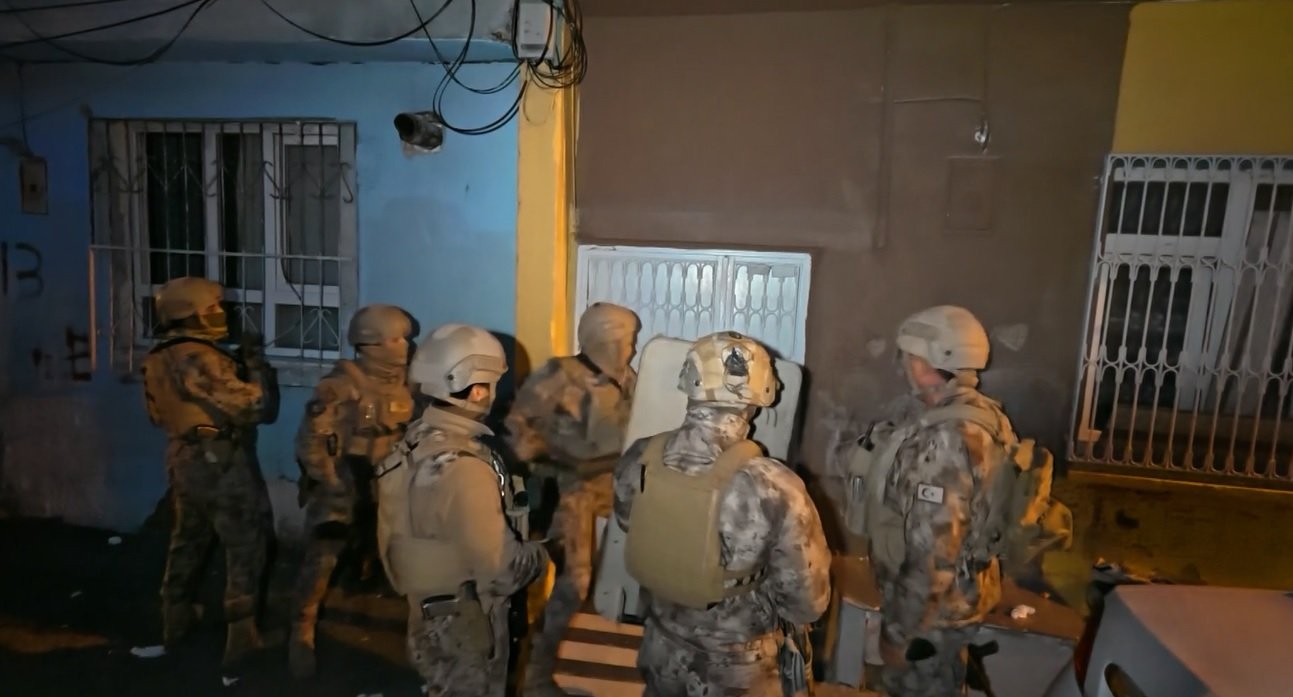 ADANA, (DHA)- ADANA'da sanal medyadan suç örgütü propagandası yapan, suç