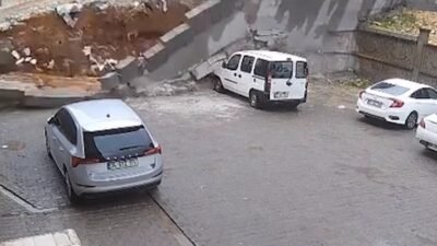 İSTİNAT DUVARI ÇÖKTÜ, BİR EVİ SU BASTI Şanlıurfa’da etkili olan