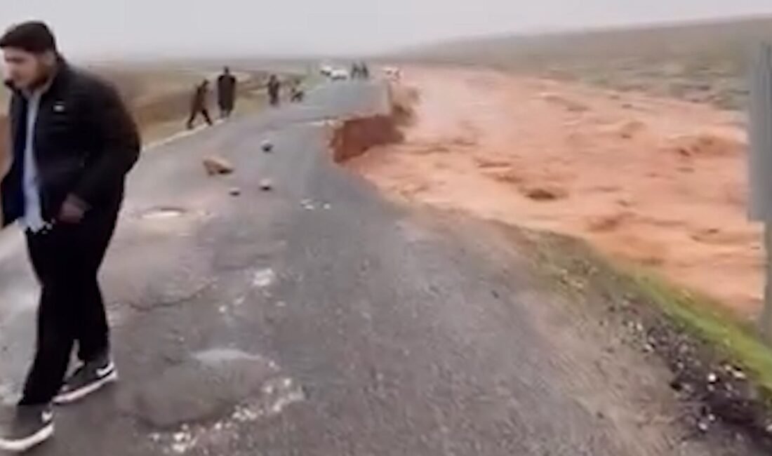 Şanlıurfa’da sağanak nedeniyle dereler taştı, yollar çöktü Mehmet SEZGİN-Ömer ŞULUL/ŞANLIURFA, (DHA)- ŞANLIURFA’da gece saatlerinde etkili olan sağanak,