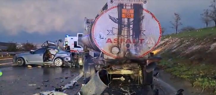 Ömer ŞULUL/ ŞANLIURFA, (DHA)- ŞANLIURFA’nın Birecik ilçesinde asfalt malzemesi yüklü