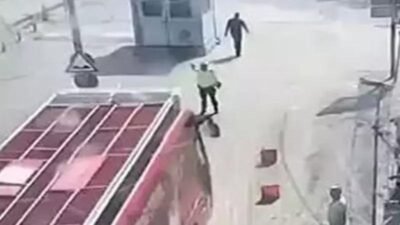 Eda KOÇ/ANKARA, (DHA)- CHP milletvekilleri ile genel başkan yardımcılarını taşıyan