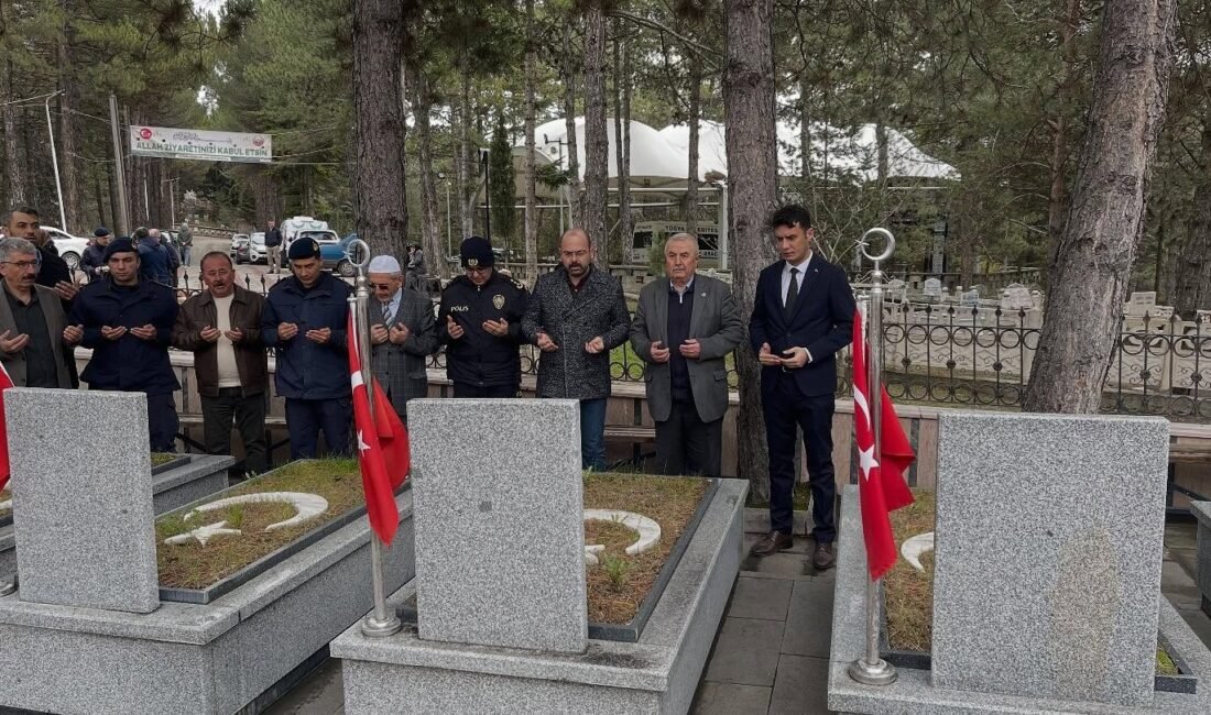Şehit teğmen dualarla anıldı Bünyamin KARACAN/TOSYA (Kastamonu), (DHA)- MANİSA'da 1998 yılında şehit olan Hava