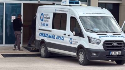 YAKINLARI CENAZEYİ ALDI Antalya'da evinde göğsünden tabanca ile vurulan sera