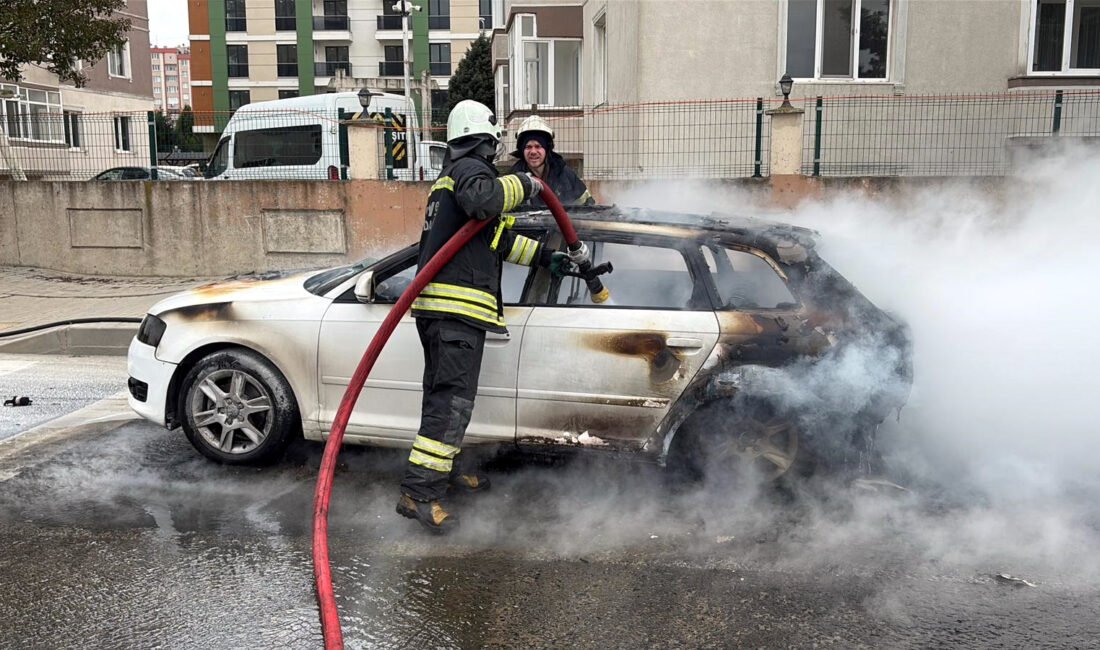 Mehmetcan ARSLAN/ÇORLU (Tekirdağ), (DHA)-TEKİRDAĞ’ın Çorlu ilçesinde seyir sırasında alev alan