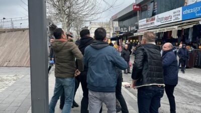 Serhat YILMAZ/ ADAPAZARI(Sakarya), (DHA)- SAKARYA’nın Adapazarı ilçesinde seyyar satıcı ile