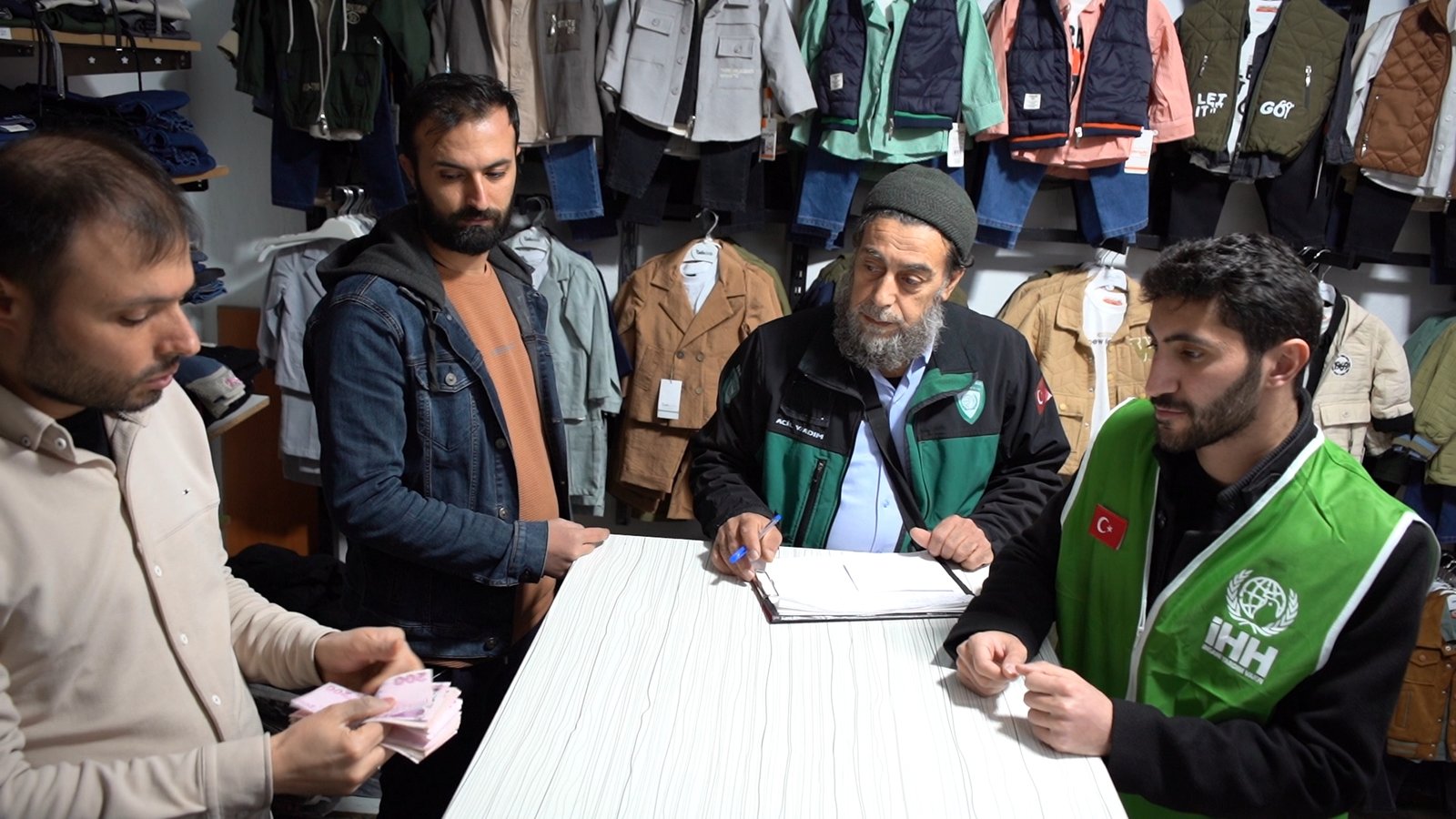 Akif ÖZALP/SİİRT, (DHA)- SİİRT’te Osmanlı Dönemi’nden kalan ‘zimem defteri’ geleneği