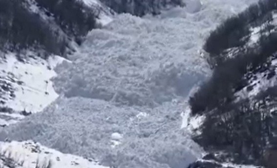 Sekvan KÜDEN/ŞIRNAK, (DHA)- ŞIRNAK’ta Uludere ve Beytüşşebap ilçelerinde kar yağışının