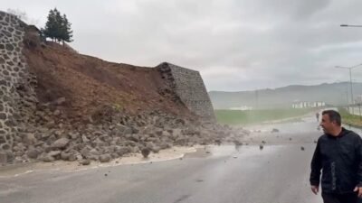 Sekvan KÜDEN/CİZRE (Şırnak), (DHA)-ŞIRNAK'ın Cizre ilçesinde istinat duvarının aşırı yağış
