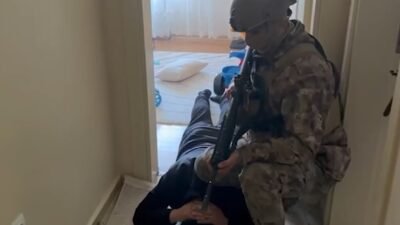 SİVAS, (DHA)- SİVAS’ta 20 yıl katılaşmış mahpus cezasıyla aranan T.S.
