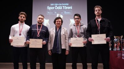 İSTANBUL, (DHA)- İSTANBUL Kent Üniversitesi, öğrencilerinin spor alanındaki başarılarını ödüllendirmek