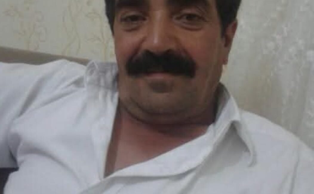 Hasan ÇETİN/ALACA(Çorum), (DHA)-ÇORUM'un Alaca ilçesinde otomobilin elektrik direğine çarpıp, takla