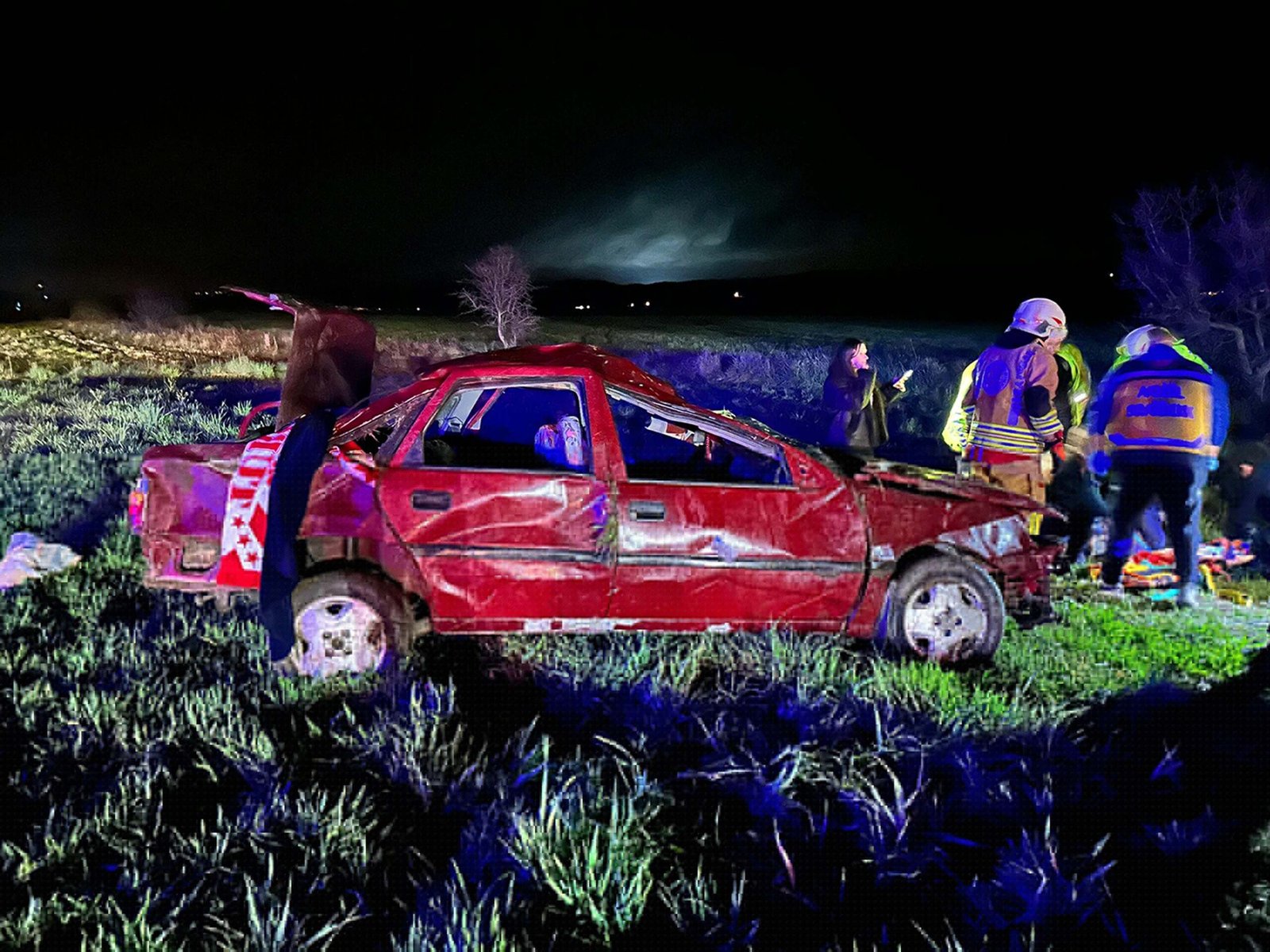 Hasan YİĞEN/KULA (Manisa), (DHA)-MANİSA'nın Kula ilçesinde yağmur nedeniyle kayganlaşan yolda