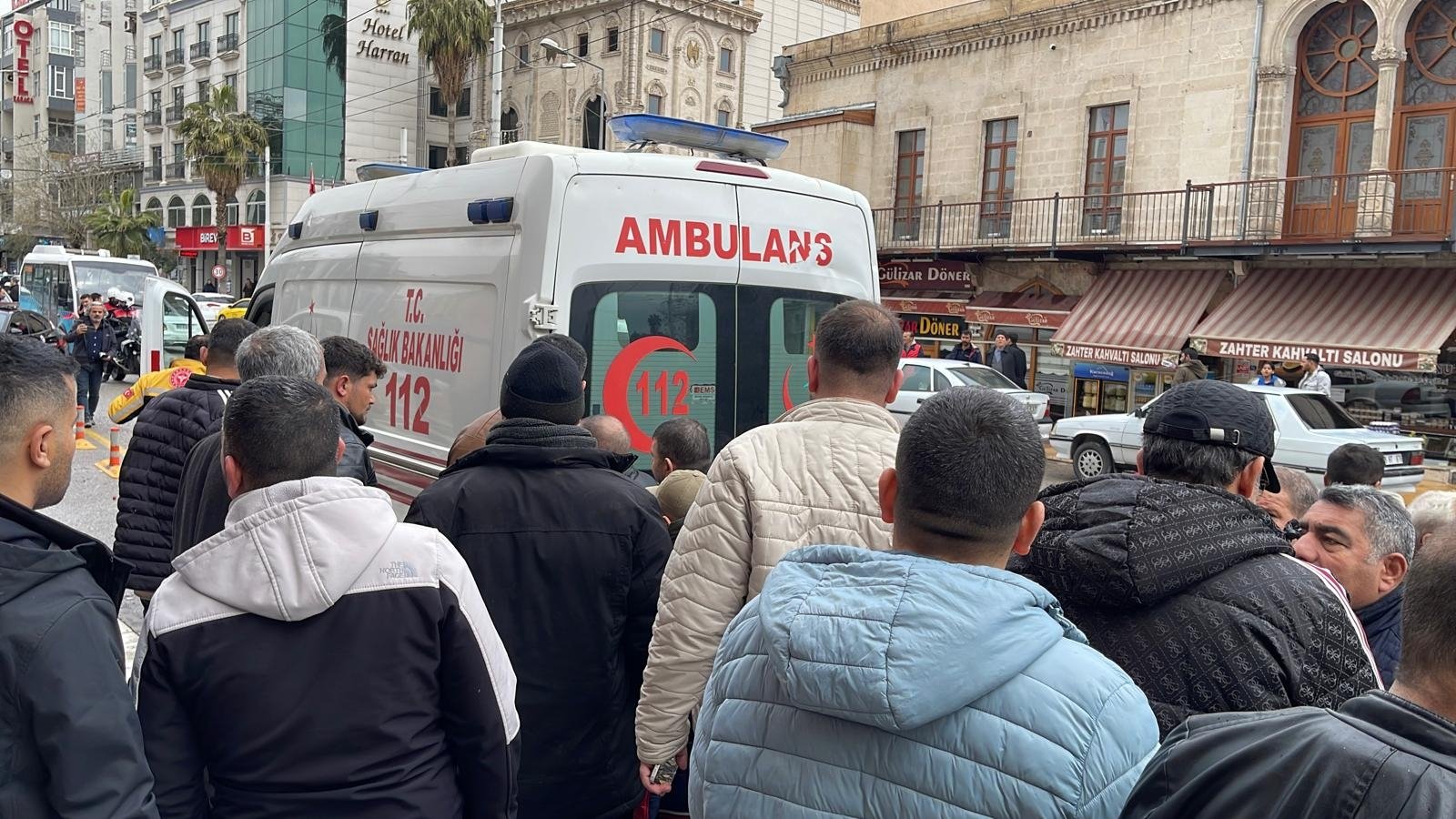 Ali LEYLAK/ŞANLIURFA, (DHA)- ŞANLIURFA’da yüzüne tıbbi maske takan Mehmet Kendirci