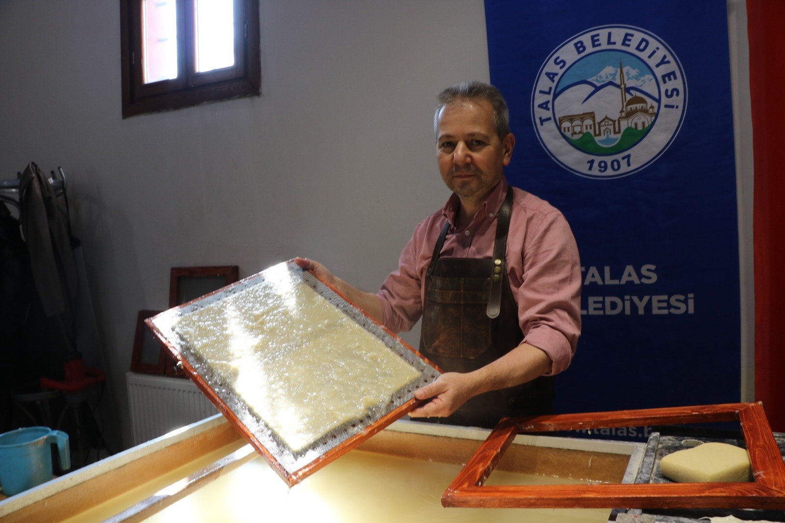 Samed Aydın SUN/KAYSERİ, (DHA)- KAYSERİ’nin Talas ilçesinde atölyeye çevrilen 300