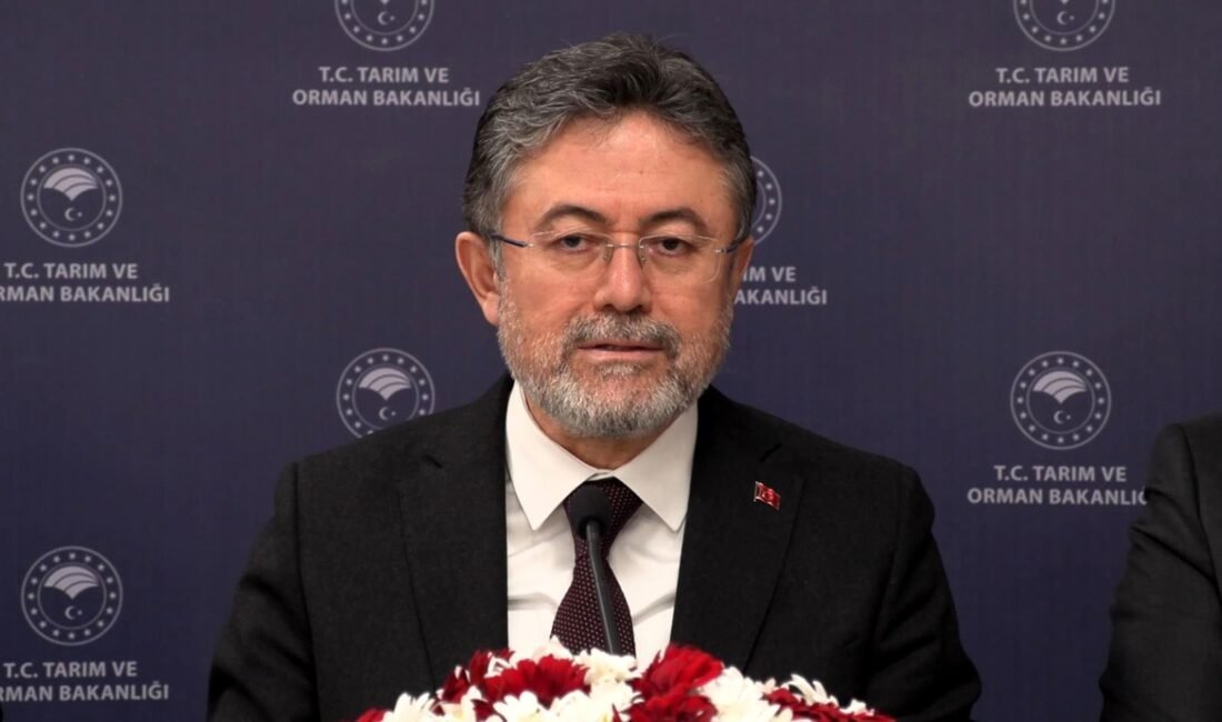 Tarım ve Orman Bakanı Yumaklı: Gübre stoklarımızda herhangi bir problem yok Selçuk BAŞAR/GÜMÜŞHANE,(DHA)- TARIM ve Orman Bakanı İbrahim Yumaklı, “Gübre stoklarımızda