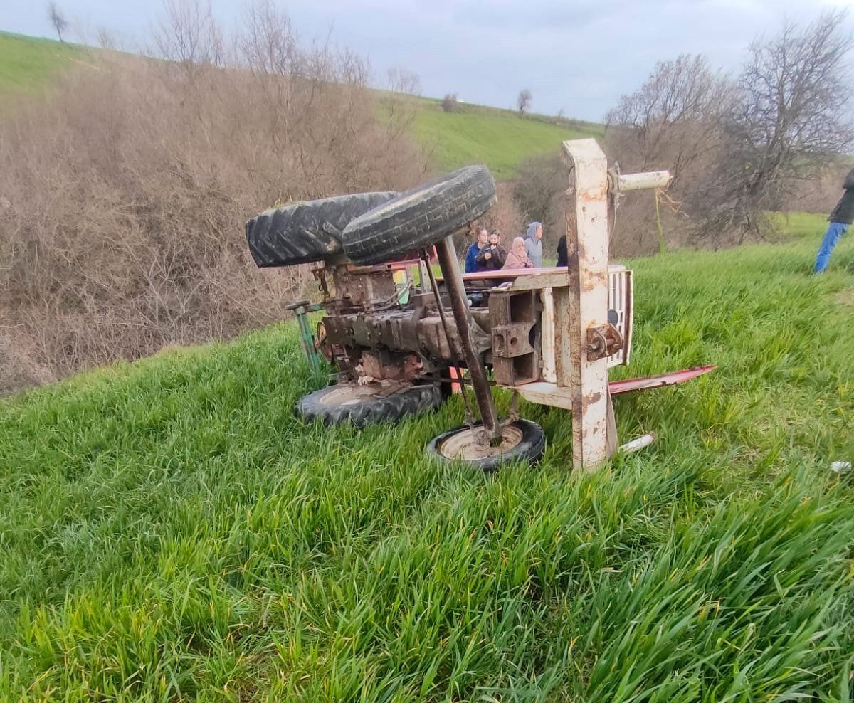 Ünsal YÜCEL/ İPSALA(Edirne), (DHA)- EDİRNE’nin İpsala ilçesinde tarlaya gübre atıldığı