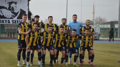 Ünsal YÜCEL/EDİRNE(Edirne),(DHA)-EDİRNE Muhteşem Amatör Futbol Ligi’nde İpsalaspor-Yeniimaret Spor ortasında 3-3