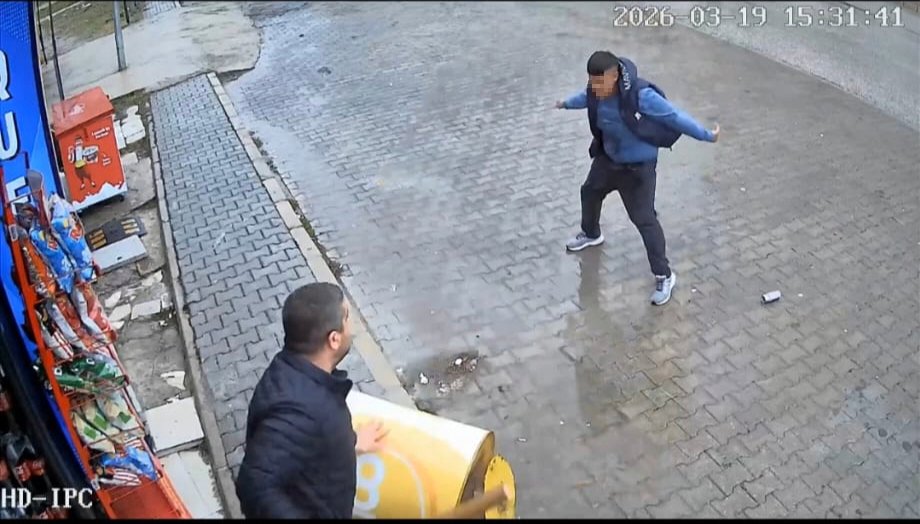 Ahmet DAĞLI/AFYONKARAHİSAR,(DHA)- AFYONKARAHİSAR'da bir tekel bayisinde işletmeci ile 4 şüpheli