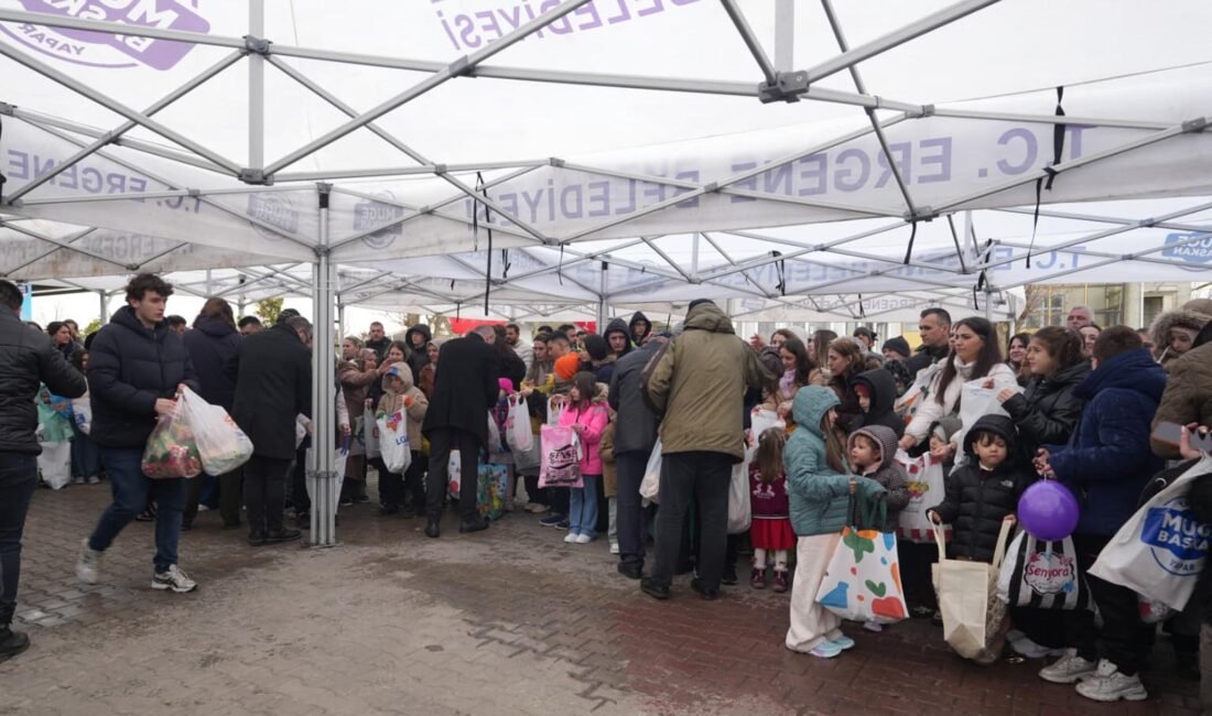Tekirdağ’da 80 yıllık bayram geleneği Mehmet YİRUN/ERGENE (Tekirdağ), (DHA)- TEKİRDAĞ'ın Ergene ilçesi Ahimehmet Mahallesi'nde yaşayanlar,