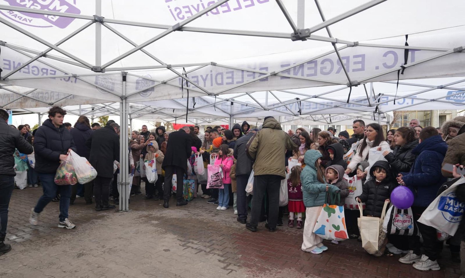 Mehmet YİRUN/ERGENE (Tekirdağ), (DHA)- TEKİRDAĞ'ın Ergene ilçesi Ahimehmet Mahallesi'nde yaşayanlar,