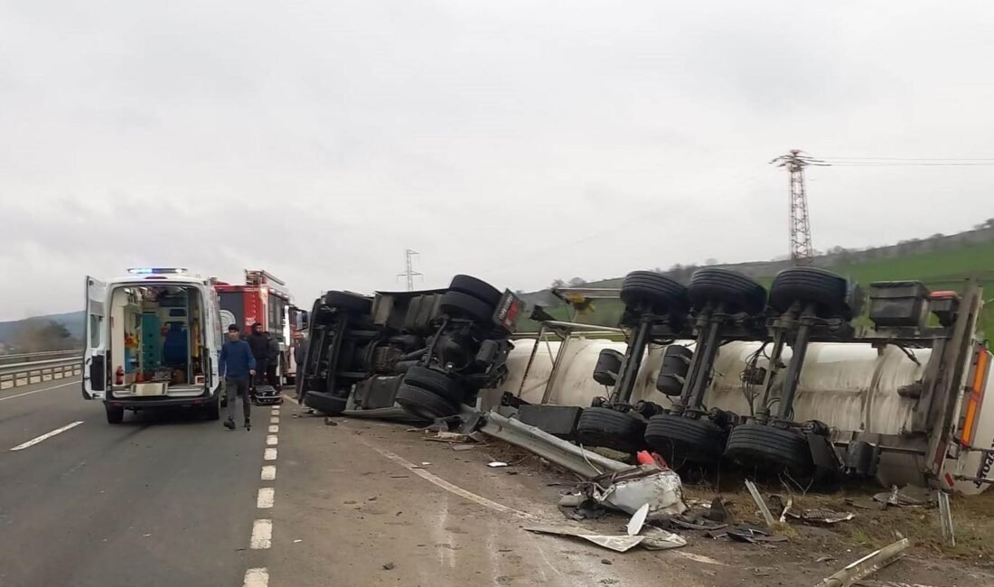 Murat YAYIN/ MALKARA(Tekirdağ), (DHA)- TEKİRDAĞ'ın Malkara ilçesinde devrilen ham ayçiçeği