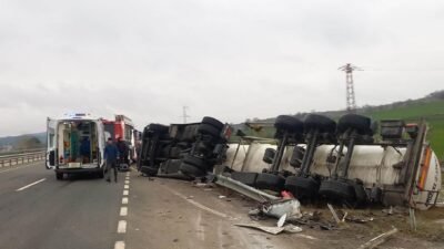 Murat YAYIN/ MALKARA(Tekirdağ), (DHA)- TEKİRDAĞ'ın Malkara ilçesinde devrilen ham ayçiçeği