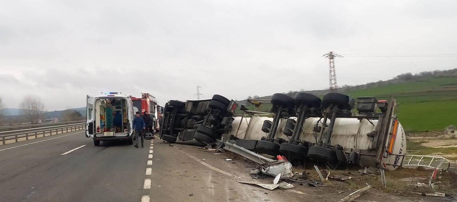 Murat YAYIN/ MALKARA(Tekirdağ), (DHA)- TEKİRDAĞ'ın Malkara ilçesinde devrilen ham ayçiçeği
