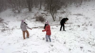 Mehmet YİRUN-Mehmetcan ARSLAN/TEKİRDAĞ, (DHA)- TEKİRDAĞ'ın yüksek kesimlerinde dün geceden itibaren