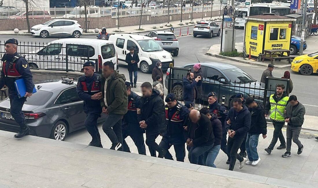 Tekirdağ’daki dolandırıcılık olayının şüphelileri Tokat’ta yakalandı Onur KAYA/ÇERKEZKÖY (Tekirdağ), (DHA)- TEKİRDAĞ'ın Çerkezköy ilçesinde yaşayan Ş.A.'yı (33),
