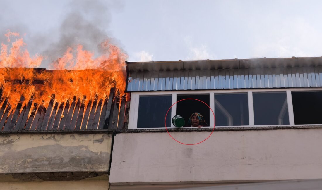 Yavuz YILMAZ/İNEGÖL (Bursa), (DHA)-BURSA'nın İnegöl ilçesinde 4 katlı binanın teras