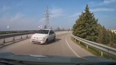 Ersan ERDOĞAN/MANİSA, (DHA)- MANİSA’nın Yunusemre ilçesinde üst geçitte ters yöne