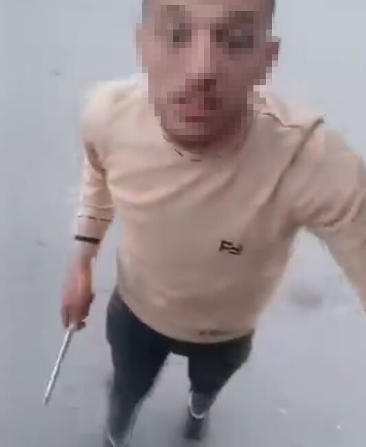 TIR şoförü, kazanın ardından meslektaşının aracına demir sopayla saldırdı Yunus Cuma YAŞATIR/REYHANLI (Hatay), (DHA)- HATAY'ın Reyhanlı ilçesinde iki TIR’ın