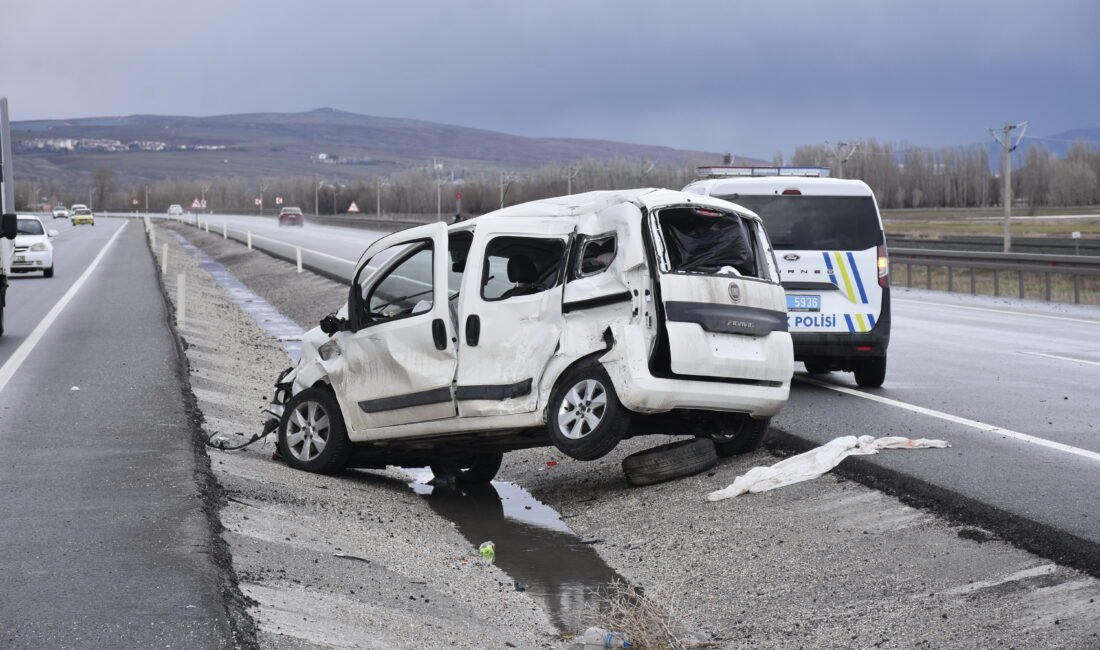 Mikail ÖZTÜRK/ULAŞ, (Sivas), (DHA)- SİVAS'ın Ulaş ilçesinde karşı yöne geçip