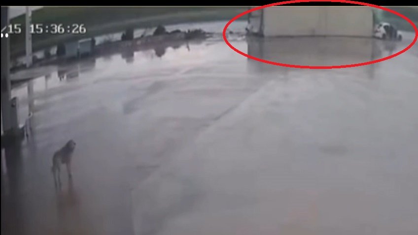 Gıyasettin TETİK/DİYARBAKIR, (DHA)- DİYARBAKIR’da TIR’ın, akaryakıt istasyonunun duvarına çarpıp ana