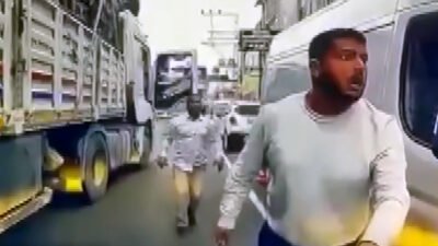 Anıl ATAR/ADANA, (DHA)- ADANA’da trafikte yol verme anlaşmazlığı nedeniyle tartışıp,