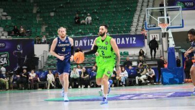 Ebru VARDAR / BURSA, (DHA) SALON: Tofaş Spor Salonu HAKEMLER: