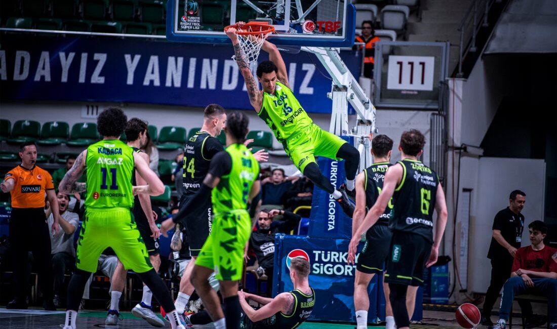 Ebru VARDAR / BURSA, (DHA)- SALON: Tofaş Spor Salonu HAKEMLER: