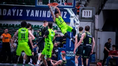 Ebru VARDAR / BURSA, (DHA)- SALON: Tofaş Spor Salonu HAKEMLER:
