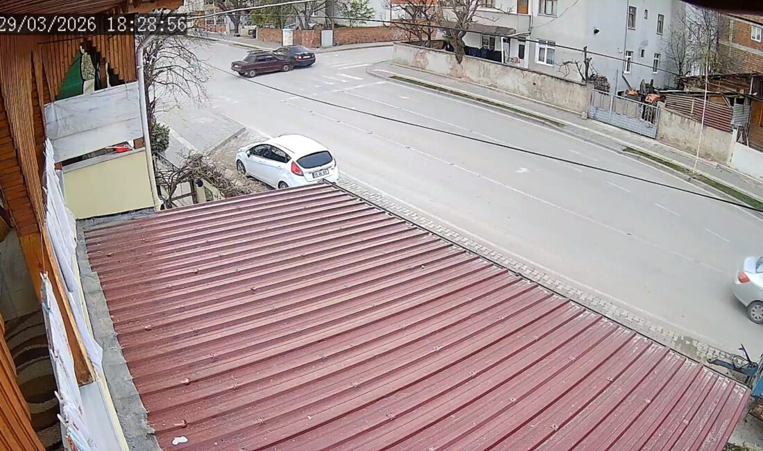 İbrahim UĞUR/ERBAA (Tokat), (DHA)-TOKAT'ın Erbaa ilçesinde 2 otomobilin çarpıştığı kazada