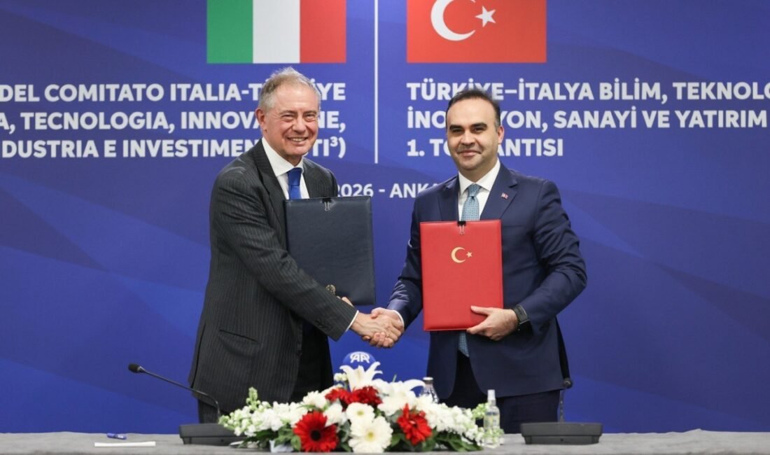 Türkiye-İtalya Bilim, Teknoloji, İnovasyon, Sanayi ve Yatırım Komitesi’nin ilk toplantısı Ankara’da yapıldı ANKARA, (DHA)- SANAYİ ve Teknoloji Bakanı Mehmet Fatih Kacır, Türkiye-İtalya