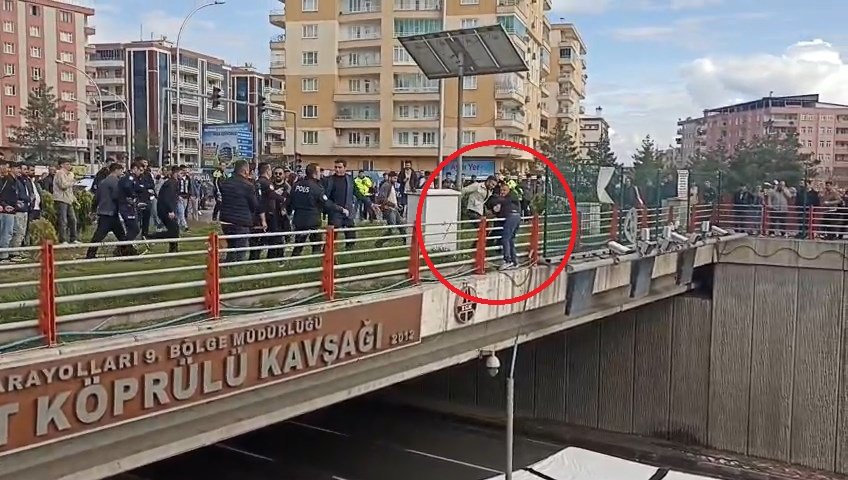 Seyfettin EKEN-Hüseyin İÇLİ/DİYARBAKIR, (DHA)- DİYARBAKIR’da üst geçitten yola atlamaya çalışan